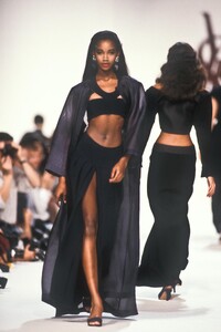 1051600492_YvesSaintLaurent1990WomenRTW232.thumb.jpg.090640433aec2a39d5d89fd15571e1d2.jpg