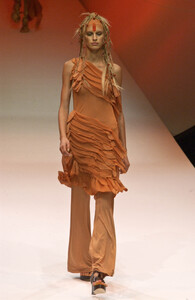 1055831588_JeanPaulGaultier2002WomenRTW95.thumb.jpg.979e6e5b567bd30199e914d348b8a158.jpg