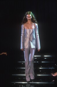 1075870946_Versace1998WomenRTW25.thumb.jpg.1fb6f20aa4347e58007f0e3fbd9892ca.jpg