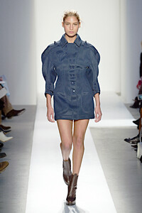 1087101193_Balenciaga2003WomenRTW65.thumb.jpg.1222d5757c17137ac9719410cc6fd9a2.jpg