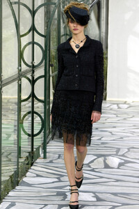 1157761631_Chanel2003HauteCouture54.thumb.jpg.764687a6893d615e3ac355efbe0af733.jpg