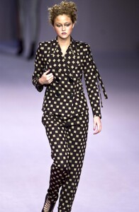 1162432281_SoniaRykiel2001WomenRTW62.thumb.jpg.1e629cda450e7922b21a396592599bb7.jpg