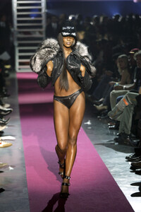 1192663036_Dsquared22003WomenRTW92.thumb.jpg.a6bed28b85da61f5a9a03a5ca053c28e.jpg