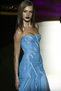 1312343642_GianniVersace2002HauteCouture106.thumb.jpg.d370fc911d896bad28db72fc9e451ac0.jpg