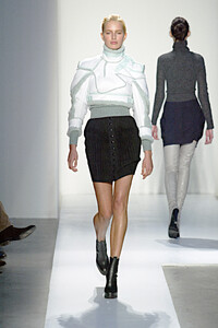 1327574177_Balenciaga2003WomenRTW32.thumb.jpg.5f545fdae8f66c0a2d0ede1bb9b9997e.jpg