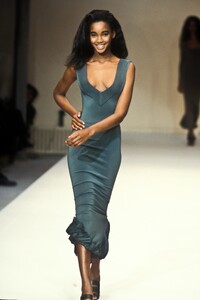 1328102091_AzzedineAlaia1990WomenRTW11.thumb.jpg.a6ea44950291227e79bd63bfa753ea01.jpg