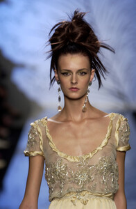 132968510_Valentino2001HauteCouture79.thumb.jpg.d9eca8db9fdf0ebc35fa5578d14a1a7d.jpg