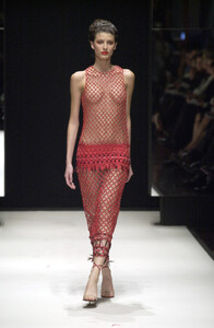 1332422783_GianfrancoFerre2001WomenRTW79.thumb.jpg.7bc61a9bf5926879668c6654bdeea357.jpg