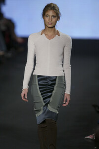 1378786158_StellaMcCartney2003WomenRTW26.thumb.jpg.28839d2032e4abd9cdd420963bf833cb.jpg