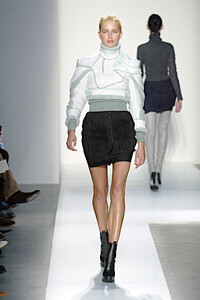 1443822473_Balenciaga2003WomenRTW33.thumb.jpg.d8a558a7a483baef62ac1ce196dd7b31.jpg