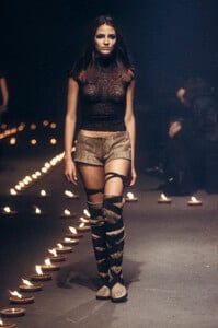 1451523912_DirkBikkembergs2000WomenRTW26.thumb.jpg.d2ac15481e0b0b48b7687aa52bbe0e4d.jpg