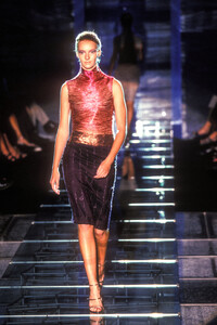 1500736649_GianniVersace1998HauteCouture1.thumb.jpg.c891c8001fc82d35be97645668dcb261.jpg