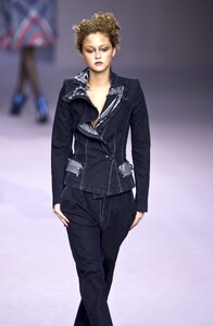 1612478569_SoniaRykiel2001WomenRTW100.thumb.jpg.34320a13f0a925b15b8b6cbc59664617.jpg