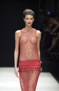 1617864639_GianfrancoFerre2001WomenRTW80.thumb.jpg.7191d22e887a1c9c2687a4dd527ac6cd.jpg
