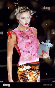 1652441664_satyas01dior.thumb.jpg.60e6779fef6fee8274f96e167b683132.jpg