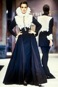 1667455659_ChristianDior1993HauteCouture99.thumb.jpg.3f06dfb399015c57734185dbcadf9cb5.jpg