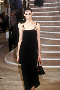 1673026885_Chanel1998HauteCouture87.thumb.jpg.28267fa1778d54e540cdb7bd7275192e.jpg