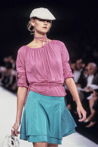 1725492163_MarcJacobs2001WomenRTW7.thumb.jpg.3815892096a7bffae9580c5a83db4f40.jpg