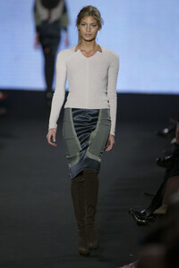 1734970155_StellaMcCartney2003WomenRTW25.thumb.jpg.e6ad17c9fe74833d6d220cb449a0e432.jpg