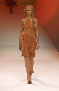 1766138421_JeanPaulGaultier2002WomenRTW94.thumb.jpg.35743881468e288e8c9c00fa3d067bce.jpg