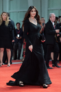 1767577106_2022MonicaBellucci-atSiccitaPremiereat79thVeniceInternationalFilmFestival006.thumb.jpg.8711d5611103c0f762d4e8b864807c5d.jpg