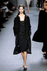 1802759626_Halston1998WomenRTW21.thumb.jpg.da0fa523e08af024f6729091ddc8b982.jpg
