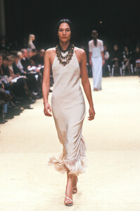 1806799672_PierreBalmain1999HauteCouture83.thumb.jpg.e00b4c8c84782497a8c5429893f33920.jpg