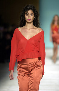 1810016094_VersusbyDonatella2001WomenRTW5.thumb.jpg.1240a2226a2a520dd4a109a337b57545.jpg