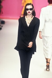 1848293316_YvesSaintLaurent1996WomenRTW76.thumb.jpg.6363bae7cf2476ca37a326309f31de25.jpg