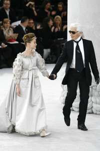 1853646396_Chanel2008HauteCouture330.thumb.jpg.e93f449b7d8e21b81e6ce1c8ea17d097.jpg