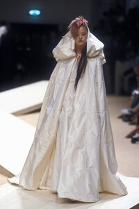 1875576672_Chanel1999HauteCouture82.thumb.jpg.e5d73c0ef154073ed1b89145a302e8a3.jpg