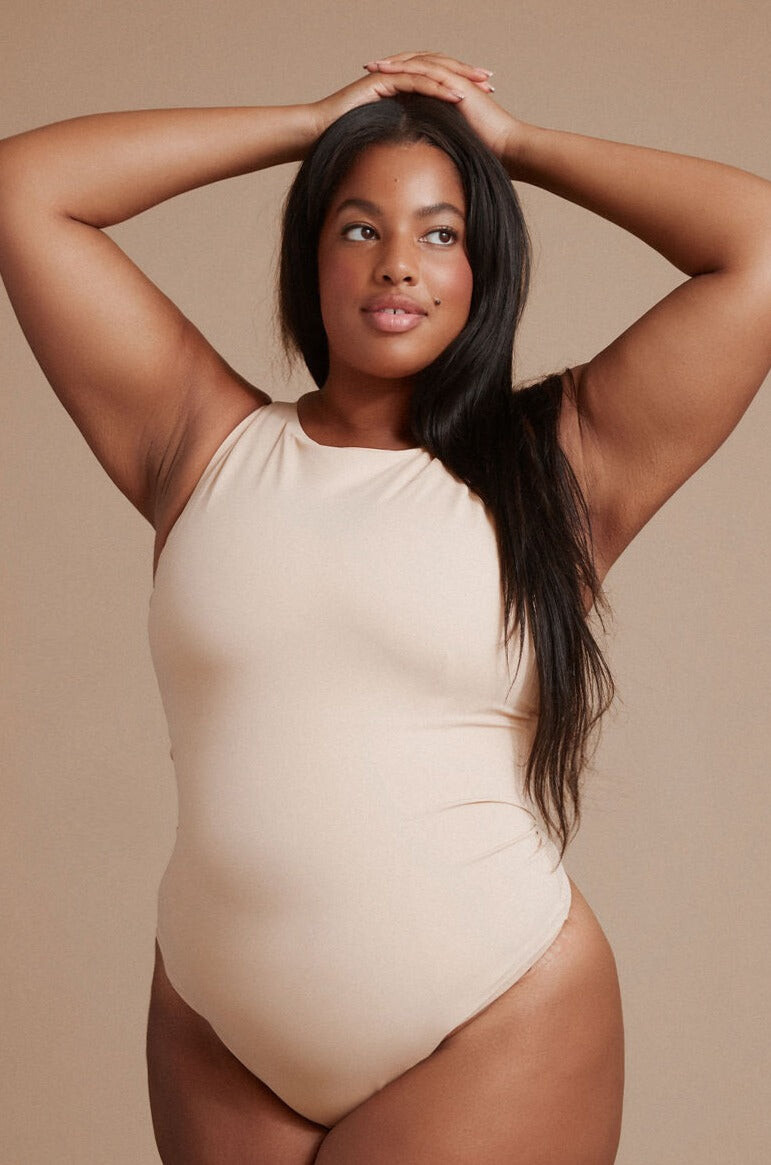 Pinsy shapewear model.