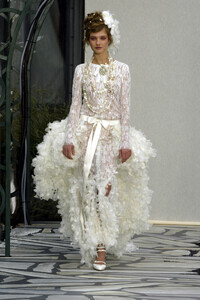 1923743535_Chanel2003HauteCouture164.thumb.jpg.3f2e597bc397d24bf65f34f1fffb3f7b.jpg