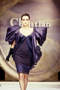 1983395199_ChristianDior1993HauteCouture129.thumb.jpg.4c231a03ec8eac2ad50d943fdbe2c9ef.jpg