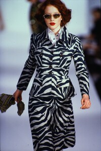 1987448920_Marc-Jacobs-SS-95(4).thumb.jpg.0aabe5d63ef3b7705f1ba3151a095e8a.jpg