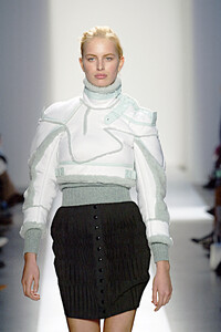 2025312957_Balenciaga2003WomenRTW34.thumb.jpg.def2c8d4a20881ee358aec7cc23b5fe8.jpg