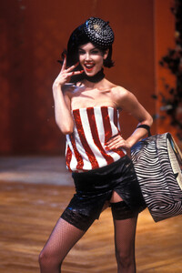 2025559203_Givenchy1999HauteCouture49.thumb.jpg.604c10d2803d54d3627bfc05f06b6af1.jpg
