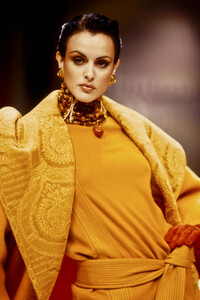 2039659926_ChristianDior1993HauteCouture31.thumb.jpg.ce42964e9fef75e72231b1d17b7b8cf4.jpg