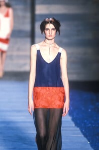 2081295397_RifatOzbek1998WomenRTW77.thumb.jpg.37d7b51d78df24eaa8ba803c1fb298e0.jpg