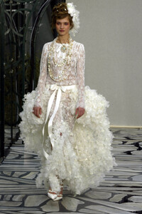 210278429_Chanel2003HauteCouture166.thumb.jpg.c6dccd544339958f76a88387ea15176a.jpg