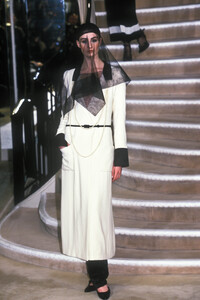 213912952_Chanel1998HauteCouture90.thumb.jpg.0655d6b2e54f4bb7205fbc677716e567.jpg