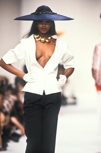 222504652_YvesSaintLaurent1990WomenRTW362.thumb.jpg.34db4e16259f66ad86faed3bc709d4a9.jpg