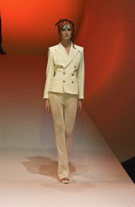 258301410_JeanPaulGaultier2002WomenRTW98.thumb.jpg.52b81e22b844b372cd172732bc7e7966.jpg