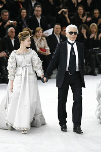 259775807_Chanel2008HauteCouture329.thumb.jpg.700cba7c0778e9e59efa362627dbcae1.jpg