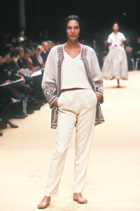 274981814_PierreBalmain1999HauteCouture34.thumb.jpg.bd3ac2ba901b2b8d77735b01991e7c4a.jpg