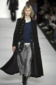 288848690_MarcJacobs2002WomenRTW53.thumb.jpg.7f7d71459c2de2a1e7e86713e8814f78.jpg