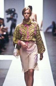 298528340_Fendi2000WomenRTW67.thumb.jpg.bbaec00c5442456fac7e02120a4b510c.jpg