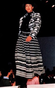 298534613_MarieClaireJapon7-89CommeDesGarcons(2).thumb.jpg.8b9420e7c668aa5b425e4972b5420c2a.jpg