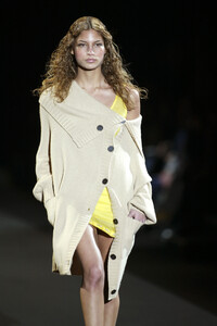305818699_AlessandroDellAcqua2003WomenRTW46.thumb.jpg.a6fcbe32b07ab5c53364194b82077000.jpg