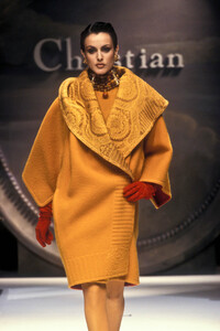 317395790_ChristianDior1993HauteCouture28.thumb.jpg.6ec719d51a3254915917c71d66f27c45.jpg